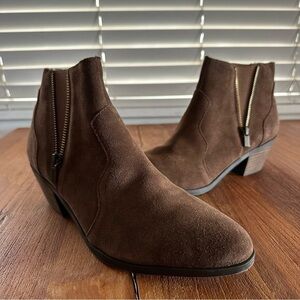 Adam Tucker Trixie Ankle Booties Brown Suede Pull On Western Boots